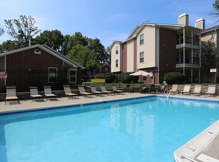 apartment swimming pool in Kettering, OH